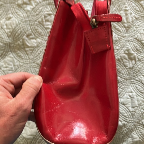 Red Leather Flowered Shoulder Bag - Picture 14 of 15